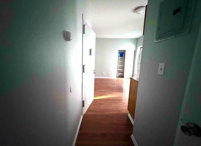 Building Photo - 64 Tuers Ave