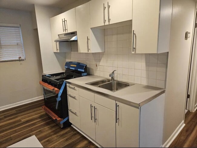 Building Photo - 3193 E Point St