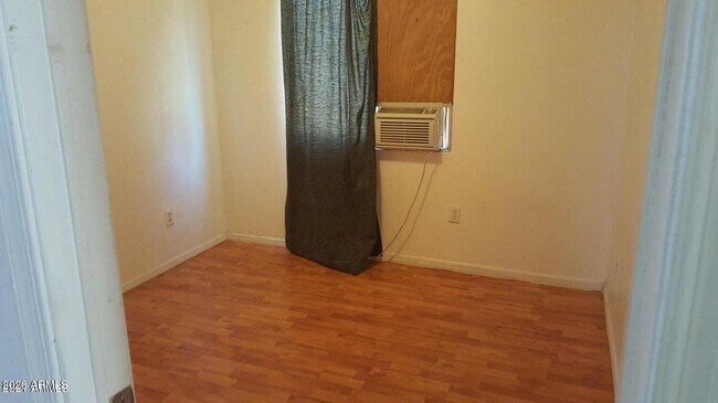 Foto del edificio - 2317 N Mitchell St