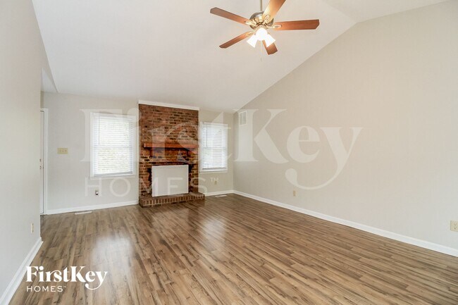 Foto del edificio - 324 Century Blvd