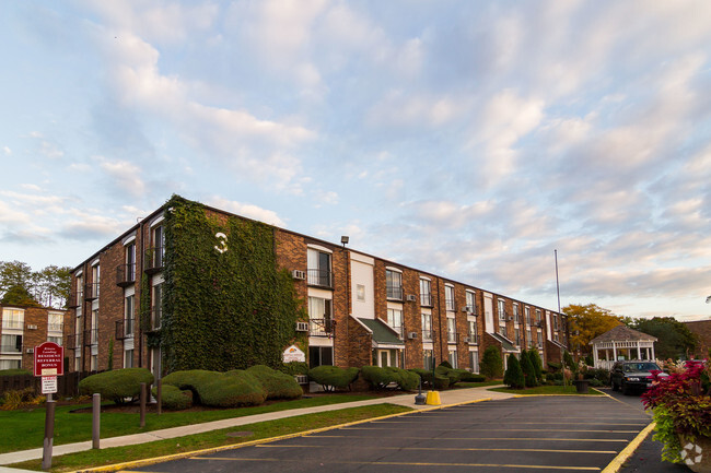 River&#39;s Landing Apartments