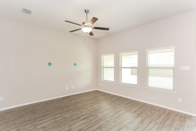 Foto del edificio - 825 Amberwood Ct