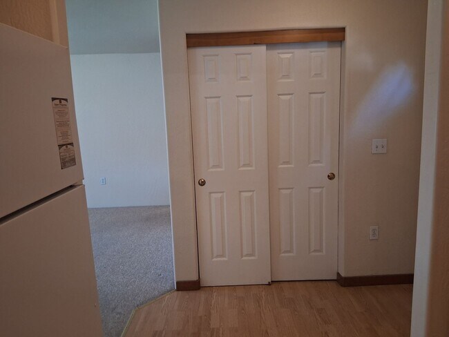 Foto del edificio - Comfortable 2-Bedroom Apartment in Desirab...