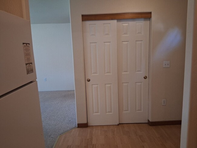 Building Photo - Comfortable 2-Bedroom Apartment in Desirab...
