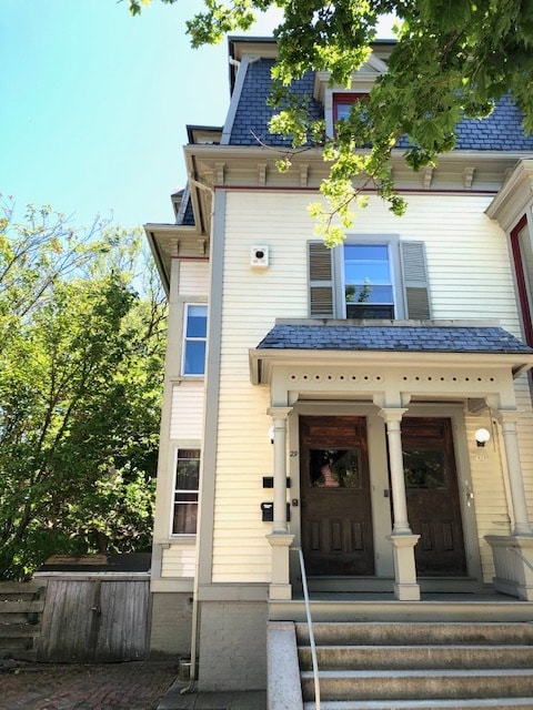 Primary Photo - 27 E Manning St