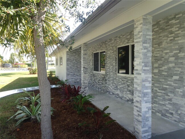 Building Photo - 1565 Thumb Point Dr