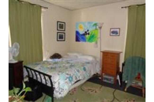 Foto del edificio - 221 N Ashley St