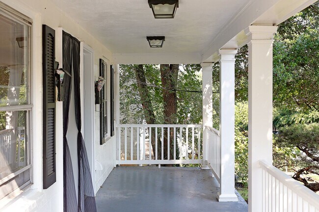 Foto del edificio - Updated Main-Level Belmont Apartment