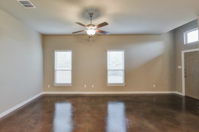 Foto del edificio - LUXURY 3 BEDROOM DUPLEX LOCATED IN MIDLOTH...