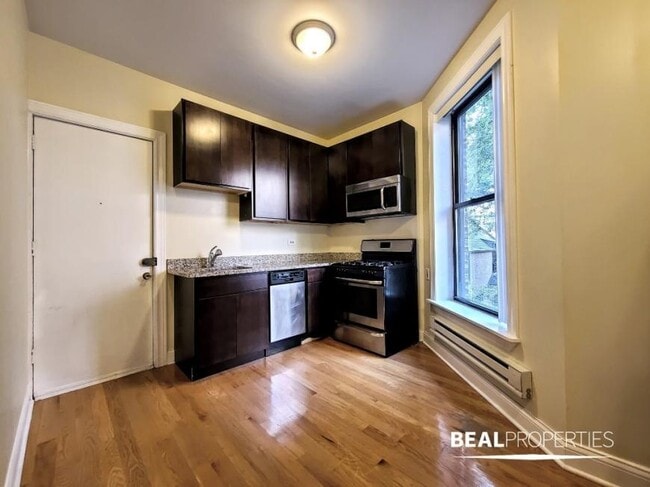 Building Photo - 2 bedroom in CHICAGO IL 60610