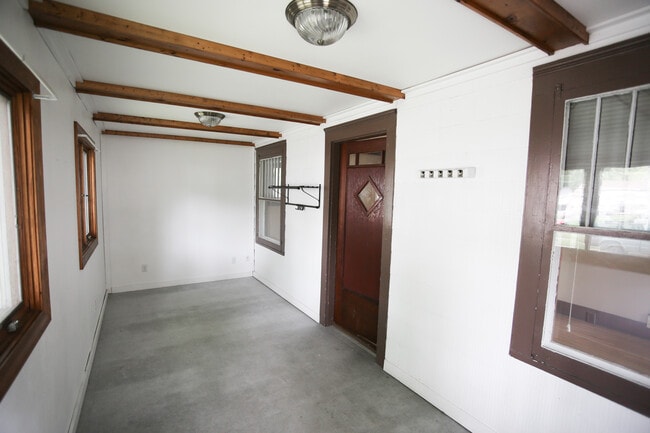 Photo - 210 Cross St Apartments