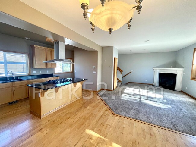 Building Photo - $250 OFF - 3 Bedroom Townhome in Tacoma