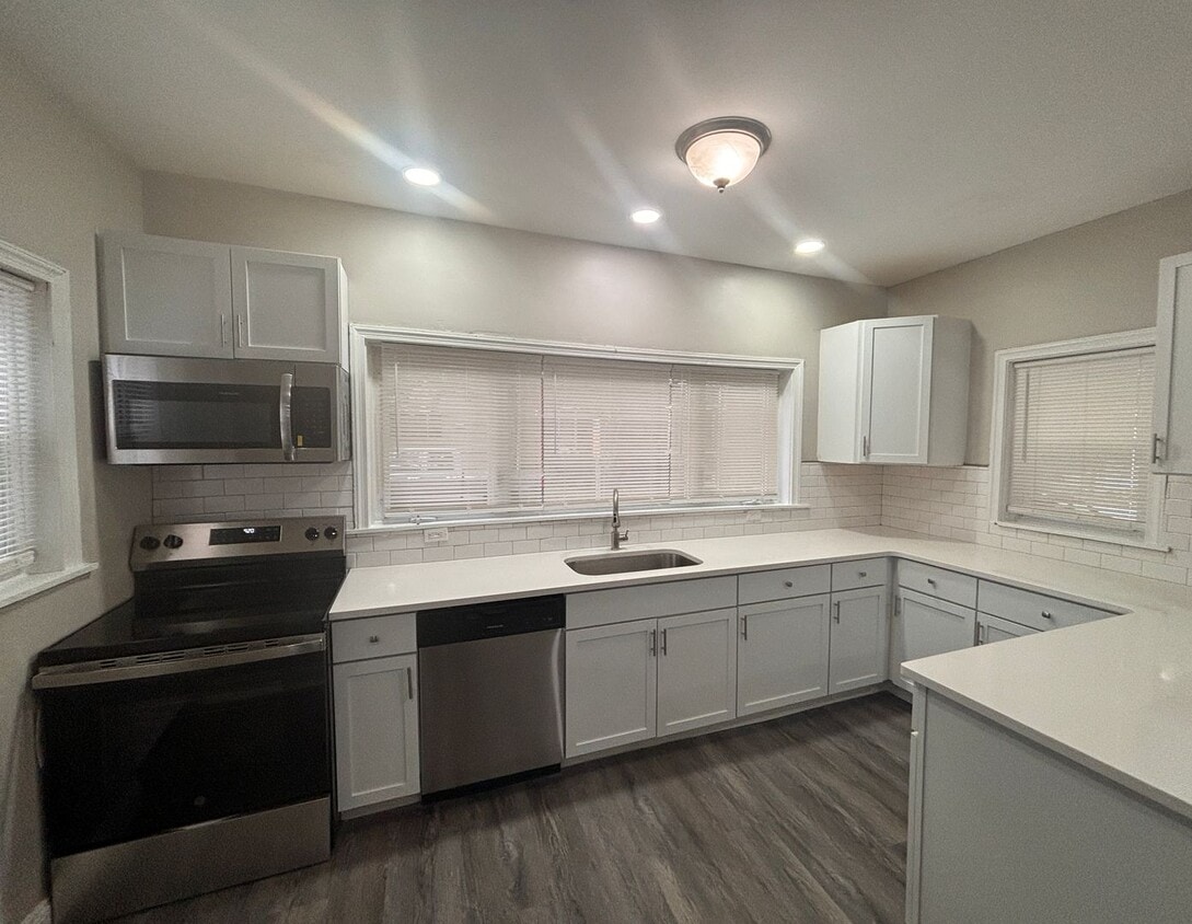 Primary Photo - 177 - 501 Montgomery-
