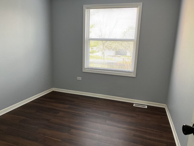 Foto del edificio - 1221 Springdale Cir