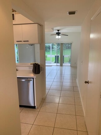 Building Photo - 8110 San Carlos Cir