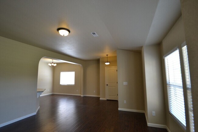 Foto del edificio - Available Now! 3 Bedroom 2.5 Bathroom Town...