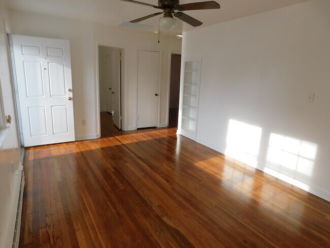 Sala de estar - 12113 Richmond St