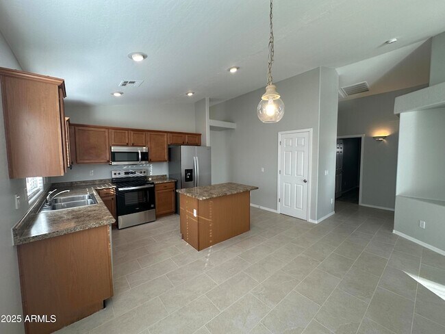 Foto del edificio - 1115 E Elm Rd