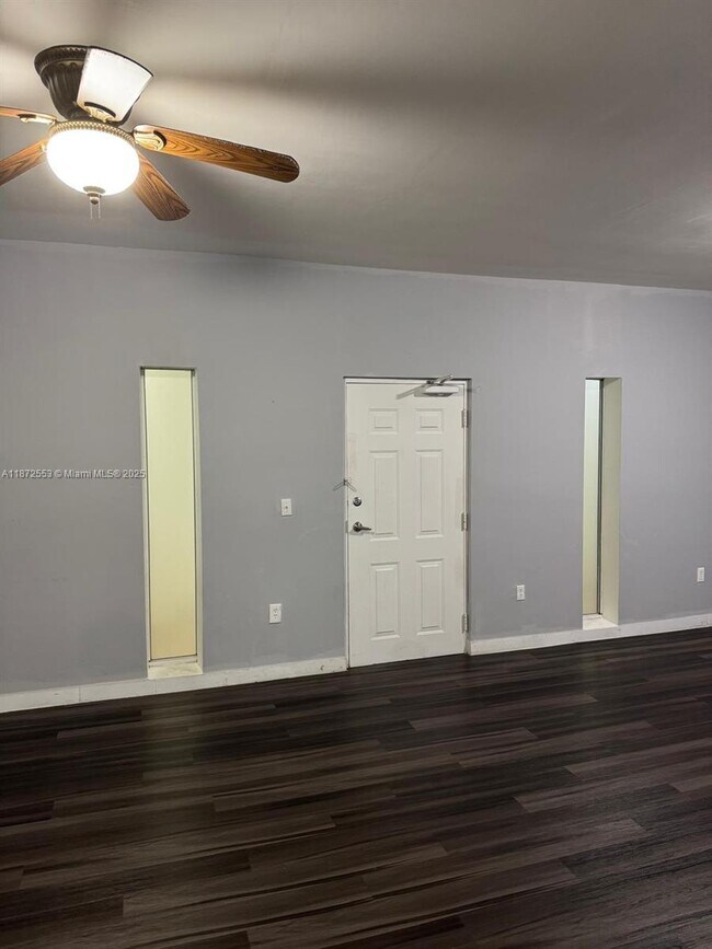 Foto del edificio - 954 SW 36th Ct