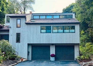 27 Hoyt Pl