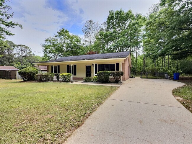 Foto del edificio - Updated 3 bedroom, 2 full bath in Prattville!