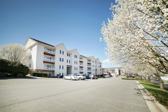 Building Photo - 801 Wyndhurst Dr