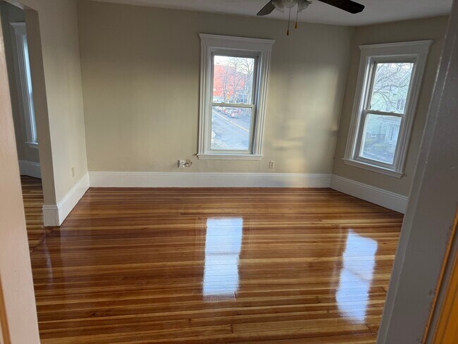 Building Photo - 592 Salem St