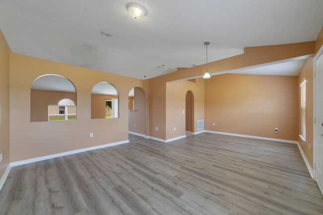 Building Photo - 1907 Manatee Dr