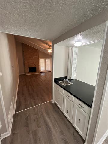 Building Photo - 10 Merrie Cir