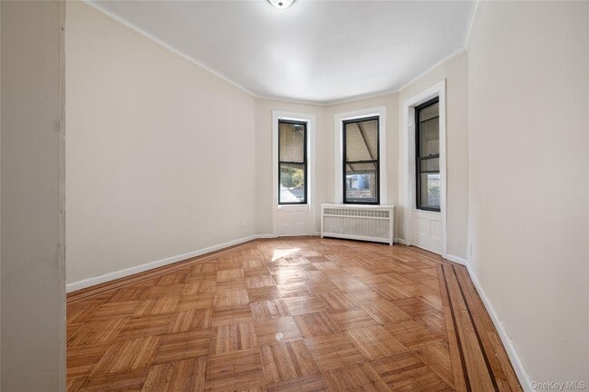 Building Photo - 308 E 8th St