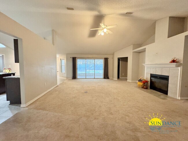 Building Photo - 5853 Saratoga Dr