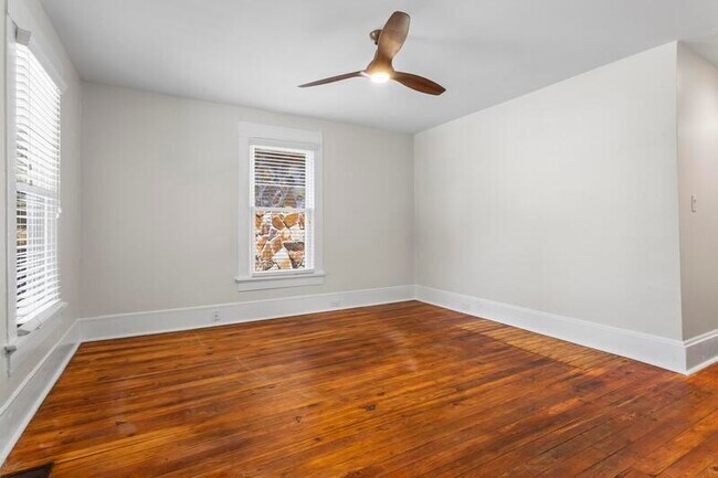 Building Photo - 988 Pelham Street NW