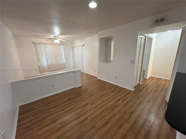 Foto del edificio - 1725 Palm Cove Blvd