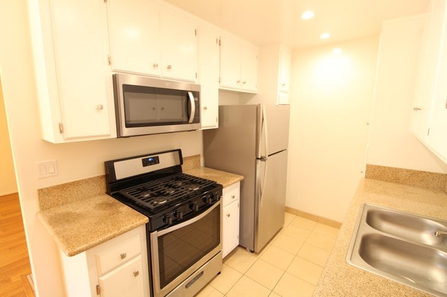 Building Photo - 1555 Brockton Ave