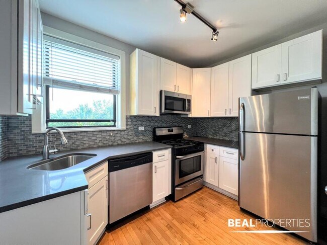 Building Photo - 1 bedroom in CHICAGO IL 60647
