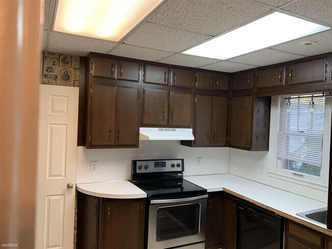 Building Photo - 6 br, 2.5 bath House - 1137 Michigan Ave