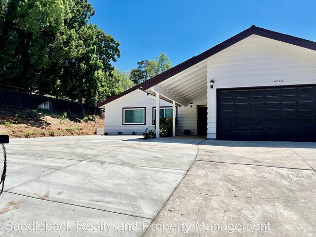 Foto del edificio - 5 br, 2 bath House - 4888 Sedgwick Ave