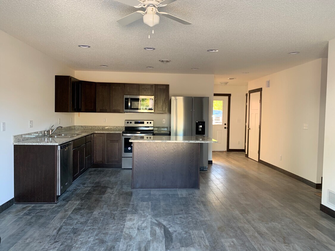 360 N Knowles Ave, New Richmond, WI 54017 Townhouse for Rent in New