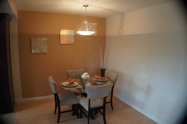 Foto del edificio - 10220 De Soto Ave