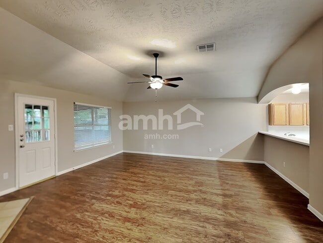 Foto del edificio - 7010 Grant Dr