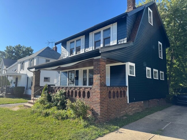 Building Photo - Charming 3-Bedroom Property in Prime Location