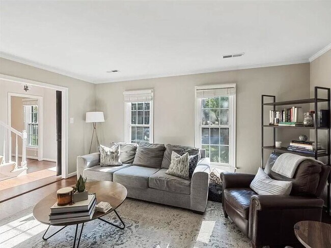 Foto del edificio - 9024 Covewood Rd