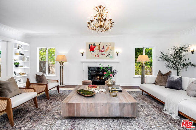Foto del edificio - 132 S Beachwood Dr