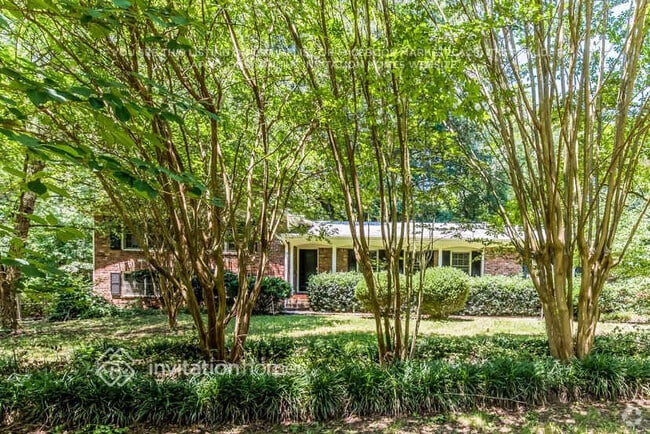 Building Photo - 2905 Piedmont Dr