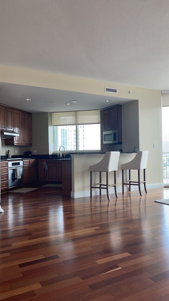 Foto del edificio - 450 Knights Run Ave