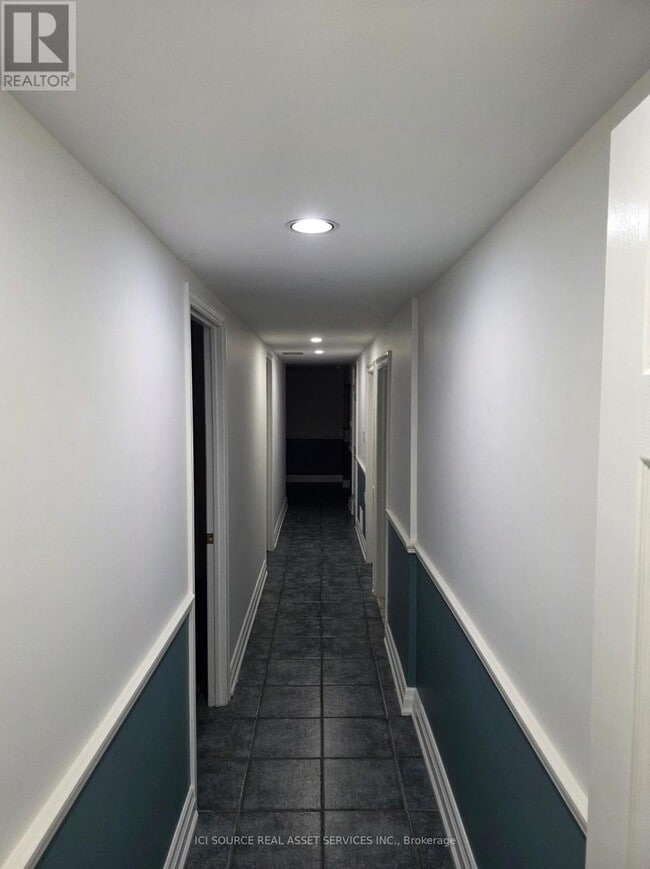 Building Photo - 33 Broomfield Dr