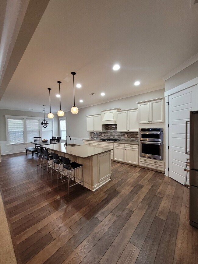 Building Photo - Furnished, Hampton Lake Rental! Easy, One ...