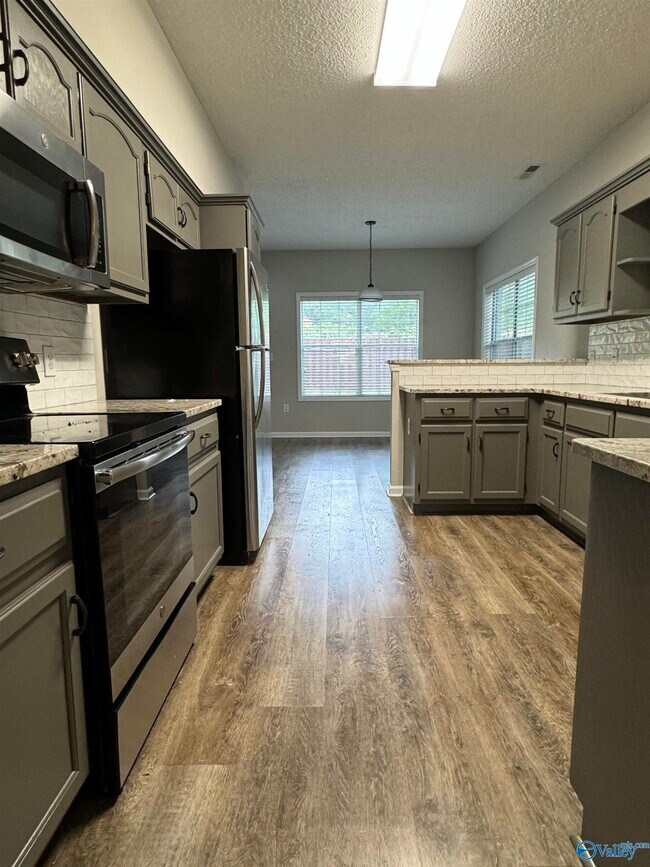Foto del edificio - 100 Huxton Ct SW