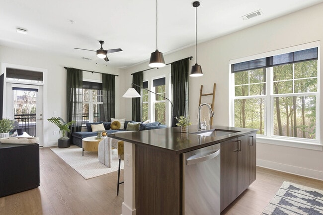 Open kitchens and living rooms - AMLI Brookhaven