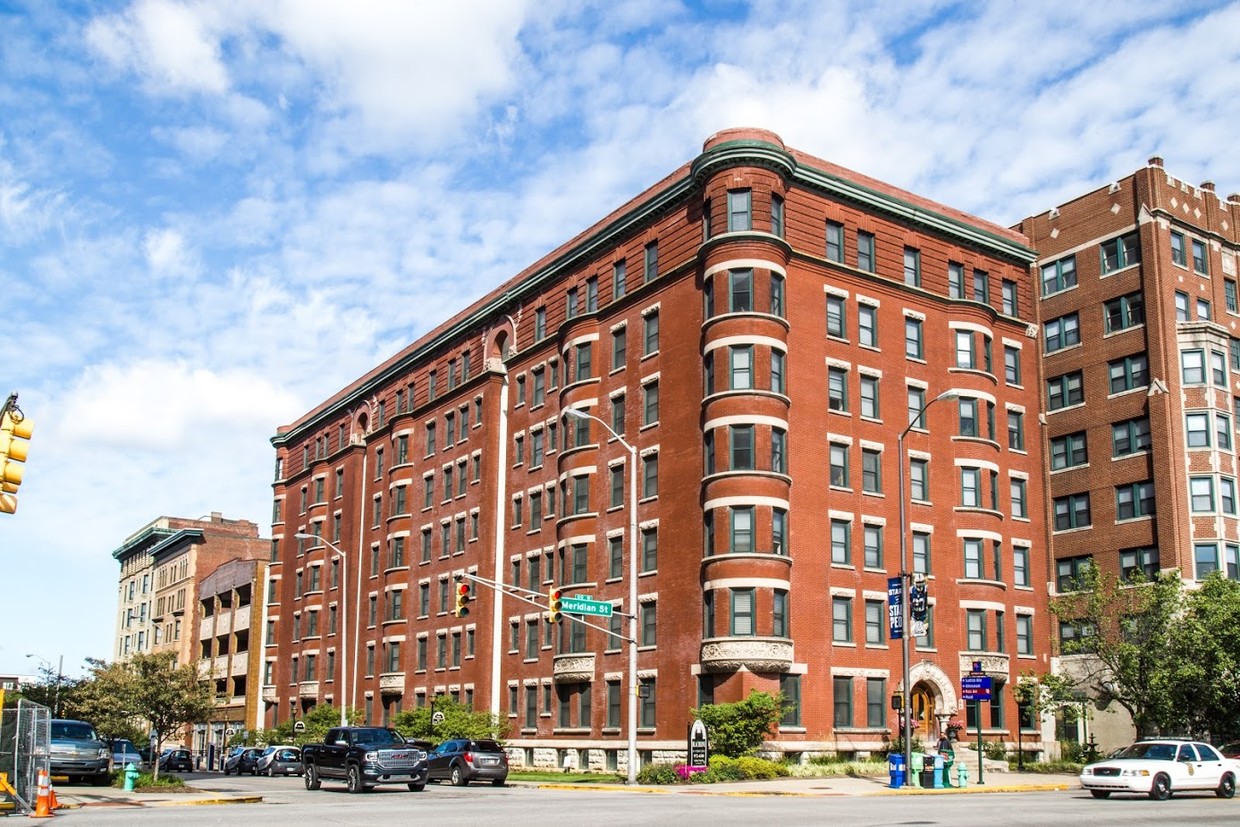 Primary Photo - Blacherne Apartments
